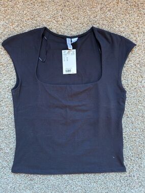 2 H&M Women's Square Neck Cap Sleeve Top - m